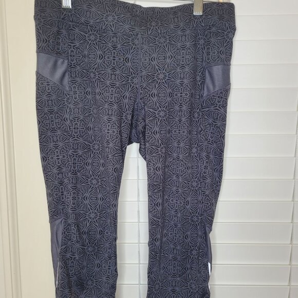Athleta Womens Geo Patterned Blue Black Capri Cropped Leggings S - Picture 1 of 5
